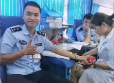 铁汉柔情!献血疼成表情包 迷妹疯狂:小哥哥可以撩一下吗?