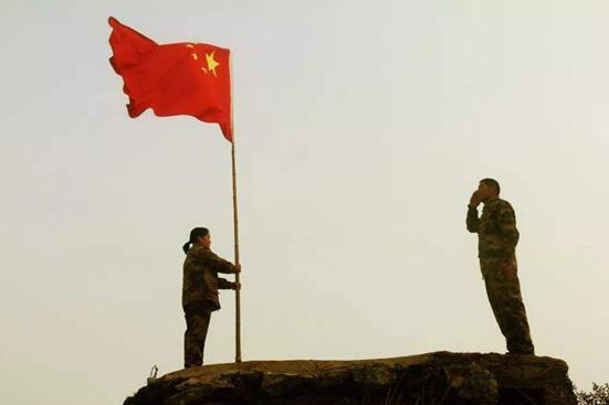 将个人奋斗和奉献叠加成国家的进步