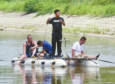 22岁小伙夜晚捕鱼坠河 1岁娃白天岸边等爸回 事发南水北调河位里庄河段