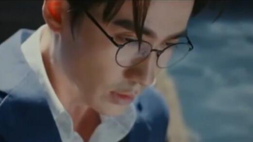 挤skr人！朱一龙酒店遭围堵 私生粉要航班号真是太过分了