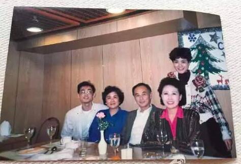 摩登家庭!王菲昔日全家福 一家人基因强大颜值爆表太惊艳了