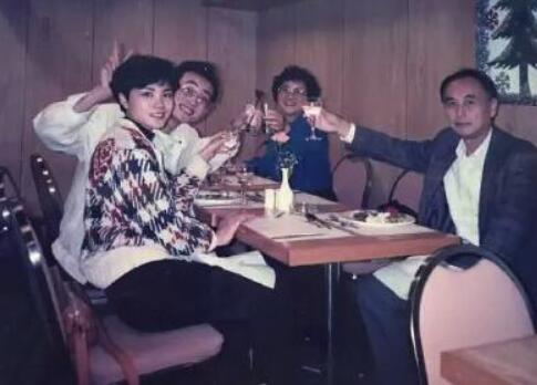 摩登家庭!王菲昔日全家福 一家人基因强大颜值爆表太惊艳了