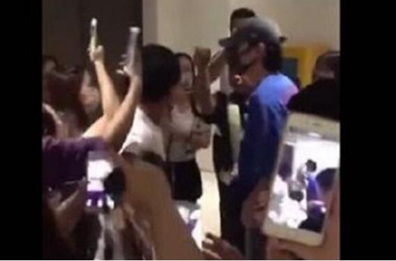 说好的理智呢?朱一龙酒店遭围堵