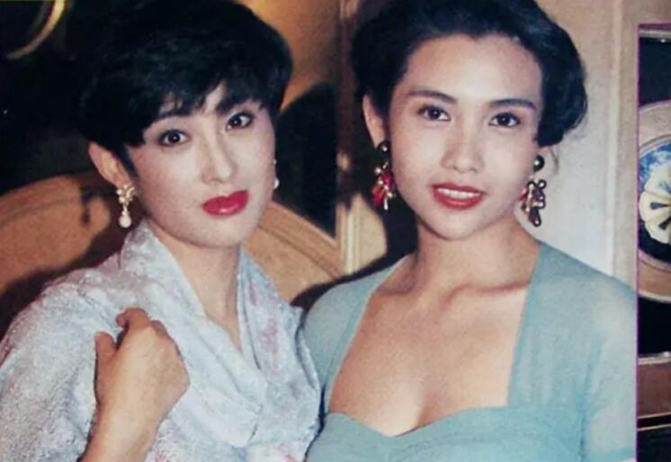 惊艳了时光！邱淑贞看病被偶遇