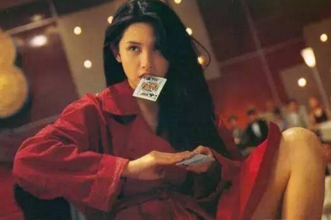 惊艳了时光！邱淑贞看病被偶遇