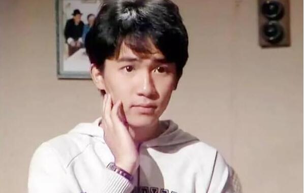 惊艳了时光!谢霆锋旧照曝光 15岁谢霆锋登台献