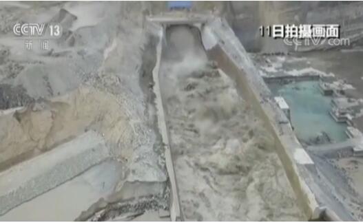 新疆：昆仑山融雪性洪水 喀什应急抢险保障群众生命财产安全