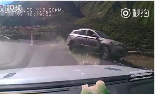 这就是真相!女孩自驾失控坠江究竟怎么回事?背后原因详解