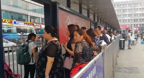 记者调查：济南火车站打车难 黑车“打表”能宰多少算多少