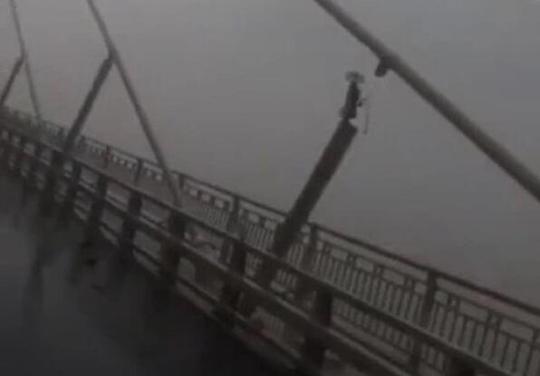 江苏辟谣拉索断裂 台风比较大导致减震阻尼器连接螺栓脱落