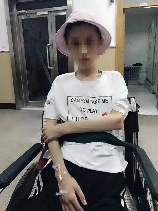 要瘦不要命?女孩减肥剩50斤 她骨瘦如柴的样子太恐怖