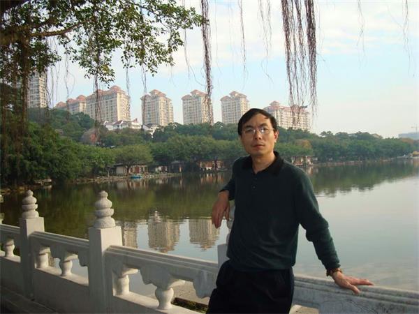 艺博会上 李炳武写意花鸟清新自然入画来