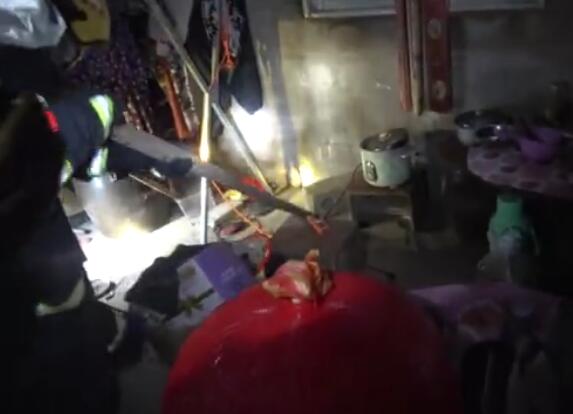 真相细思极恐!眼镜蛇钻老人被窝究竟怎么回事?背后原因及详情毛骨悚然