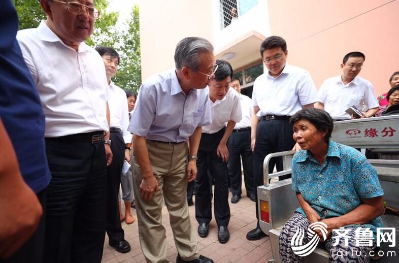 省领导到潍坊市察看暴雨灾情看望慰问受灾群众