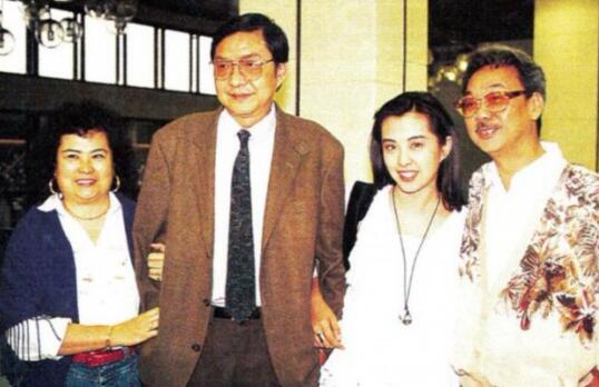 超吸睛！王祖贤全家照曝光 女神继承了大长腿和高颜值