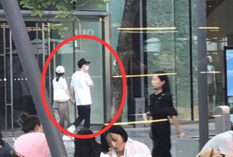 实锤or烟雾 冯绍峰赵丽颖牵手 无清晰照具体怎么回事