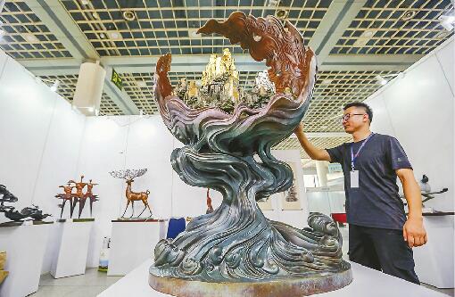 第六届济南艺术品博览会今日在舜耕会展中心开幕