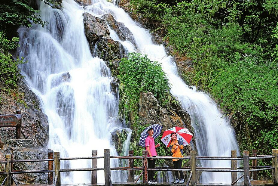 泉水叮咚 诗意之城