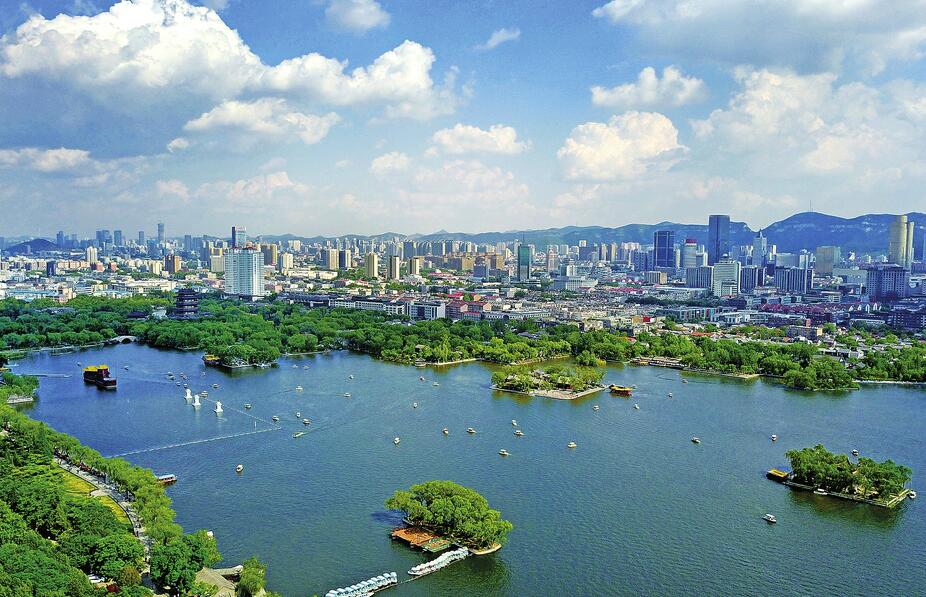 泉水叮咚 诗意之城