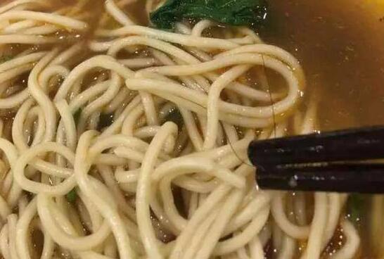 一发值千金!吃到头发小伙获赔1016元 用法律捍