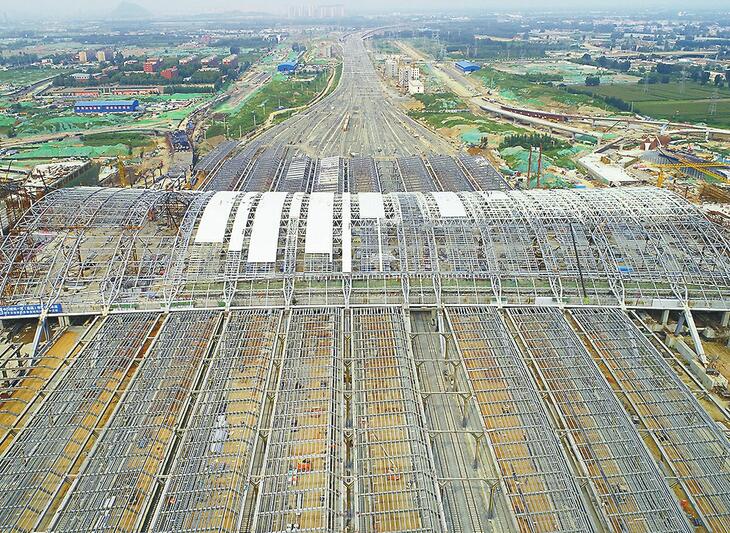 南广场主体封顶新东站真容渐现 年底具备使用条件将成进出站主要通道