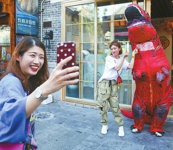 从与芙蓉街“撞脸”的普通小吃街到全国潮人逛吃打卡胜地 宽厚里的网红攻略