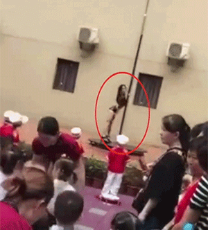 画面辣眼睛！表演钢管舞遭免职 这家幼儿园脑洞简直太大了