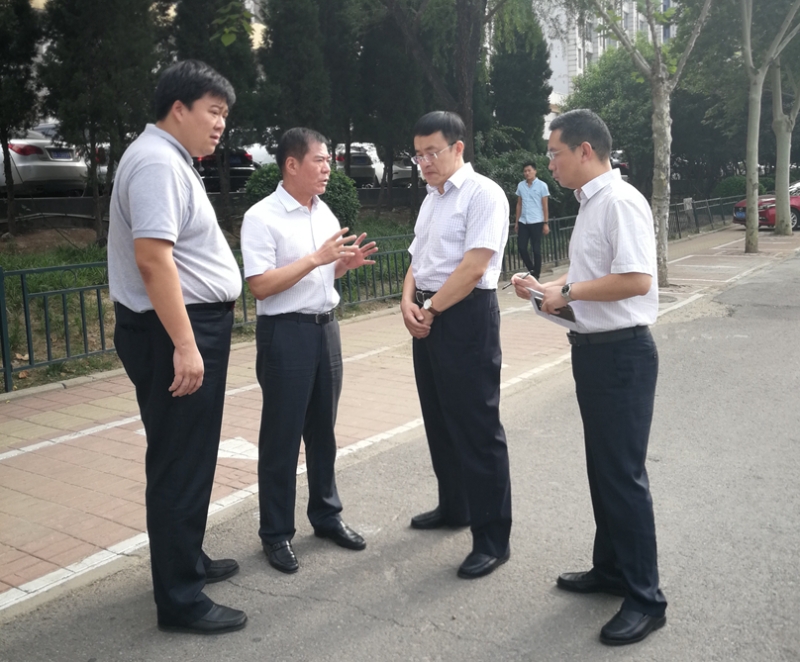 马玉星同志察看工业南路环境整治提升工作