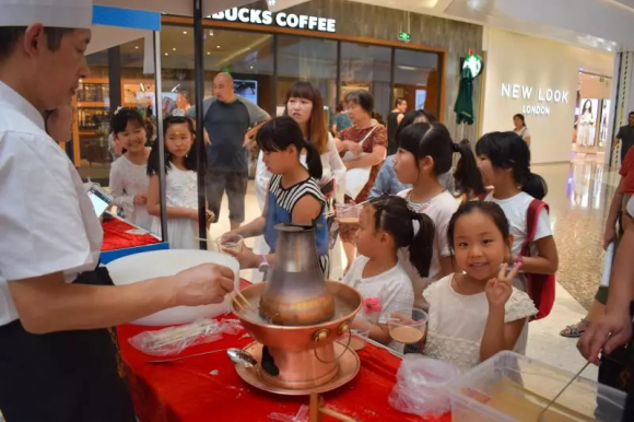 ���д�ý�㳡������С����˭�Ǳ㵱������⿴���