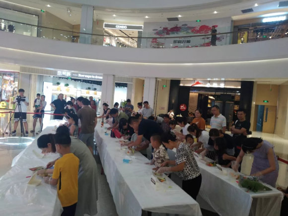 ���д�ý�㳡������С����˭�Ǳ㵱������⿴���