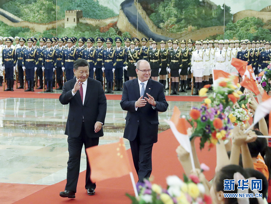 习近平同摩纳哥元首阿尔贝二世亲王举行会谈