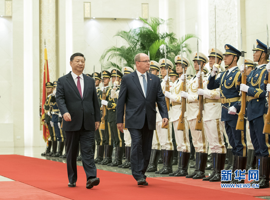 习近平同摩纳哥元首阿尔贝二世亲王举行会谈