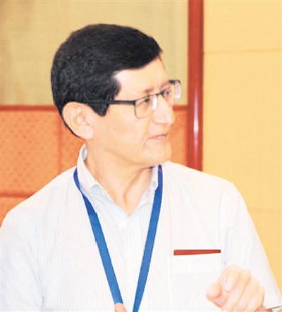 中国发展如同列车飞驰