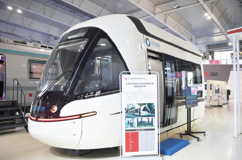 长客两款新列车首度亮相