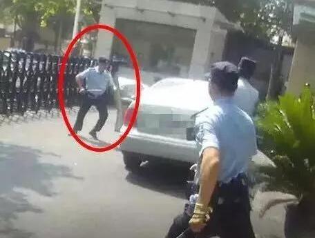 真相细思极恐!制服嫌犯被割喉究竟怎么回事?背后原因及详情毛骨悚然