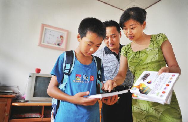 樊庆华不仅教给学生知识,更加注重学生们的品行教育,不管学生遇到