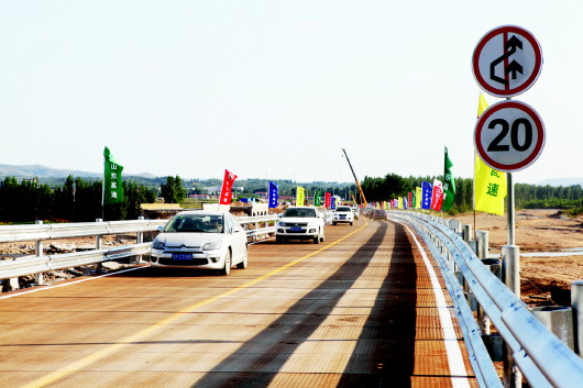 6昼夜抢通一座“便民桥”