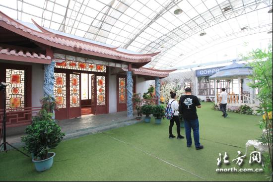 花漾年华爱情主题公园里“耍花样” 在美景中邂逅浪漫