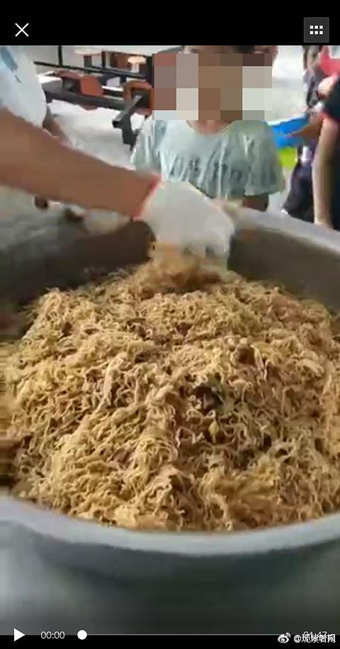 细思极恐！营养餐变素面 水煮土豆萝卜具体怎么回事