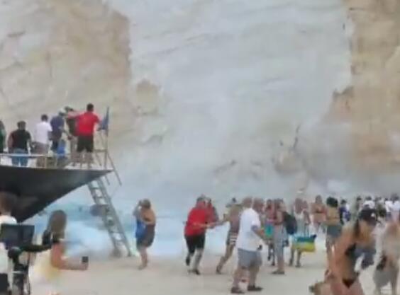 真相细思极恐!希腊游船倾覆 大量坠落碎石落入海湾后掀起巨大波浪