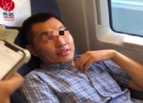 博士变人渣?霸座男被打停机 惨遭“人肉”!@孙赫赫777加V粉丝破5000