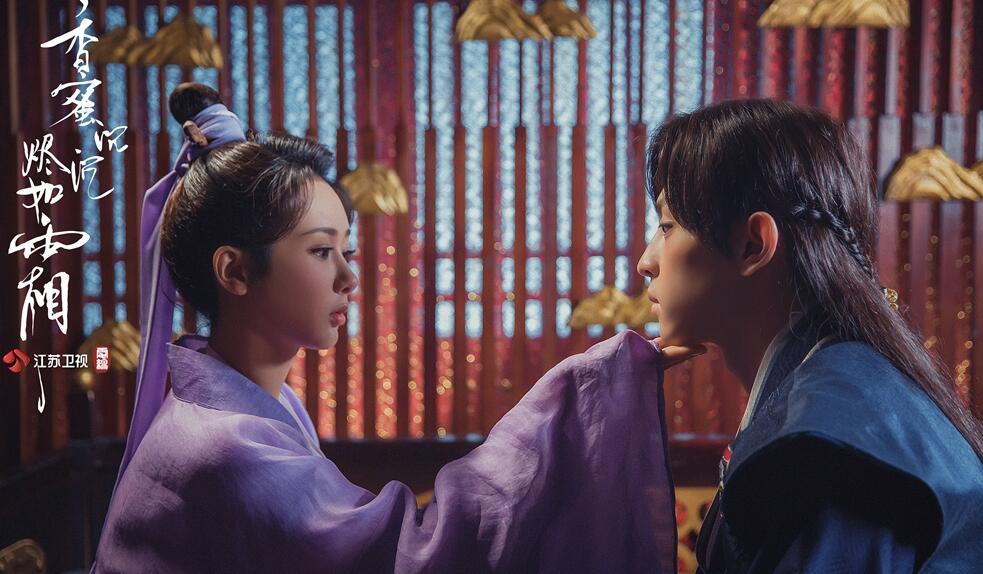 大跌眼镜！邓伦当伴郎穿粉红色裙子 明星当伴郎遭恶搞