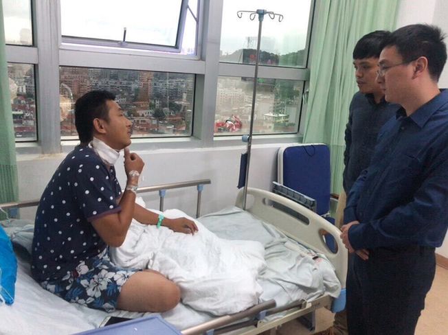 滴滴司机遭割颈 男性乘客行为怪异行凶后连声说对不起