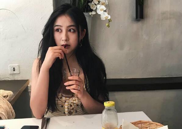 好事将近?韦世豪求婚成功 相恋4年女友肤白貌美身材傲人青春气息十足