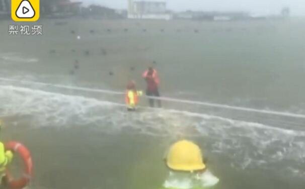 真相就是这!台风独坐海边被救究竟怎么回事?原因令人哭笑不得