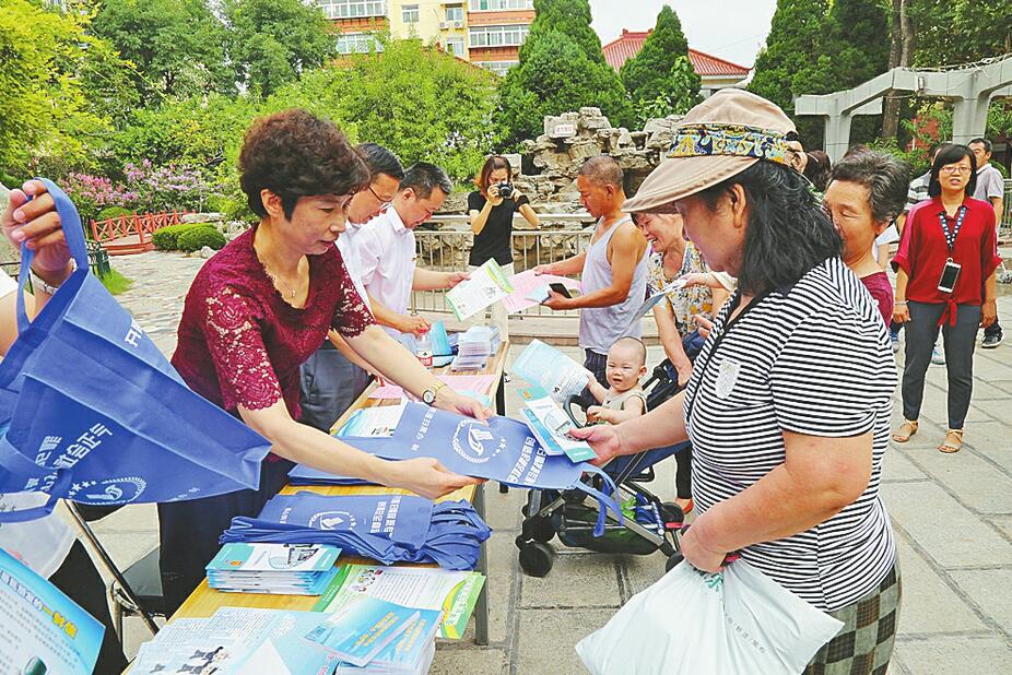 历下区法院扫黑除恶宣传进社区