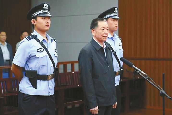 省交通厅原厅长贾学英过堂 被控受贿案值2489