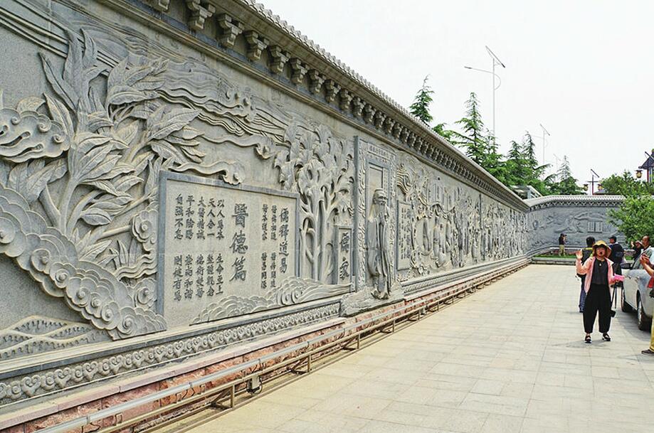 来宏济堂文博会分会场与中医药文化零距离