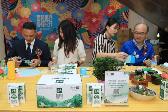 �л��������롱 ����Я�ֺ��������Ƴ��л��м�