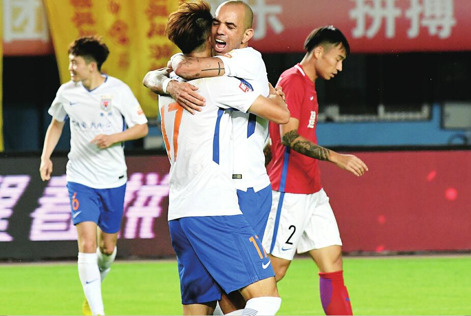 客场大胜河南建业队坐四望三 鲁能收获的不仅